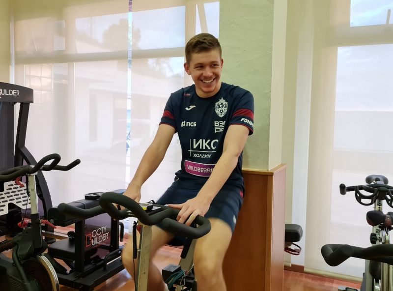 Защитник ЦСКА Бруно Фукс тренируется по индивидуальной программе Защитник ЦСКА Бруно Фукс тренируется по индивидуальной программе