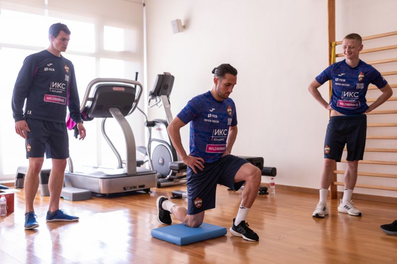 Видеосюжет вечерней тренировки ЦСКА в тренажерном зале Видеосюжет вечерней тренировки ЦСКА в тренажерном зале