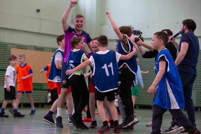 Игроки ПФК ЦСКА Боков и Яковлев провели мастер-класс в Курчатовской школе Игроки ПФК ЦСКА Боков и Яковлев провели мастер-класс в Курчатовской школе