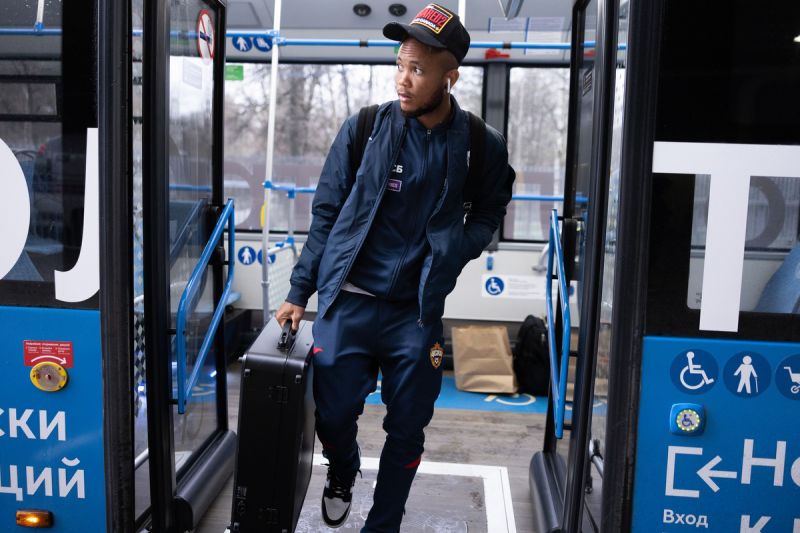 Нападающий ПФК ЦСКА Эджуке: В детстве у нас не было бутс и нормальных полей. Ролик CSKA TV Нападающий ПФК ЦСКА Эджуке: В детстве у нас не было бутс и нормальных полей. Ролик CSKA TV