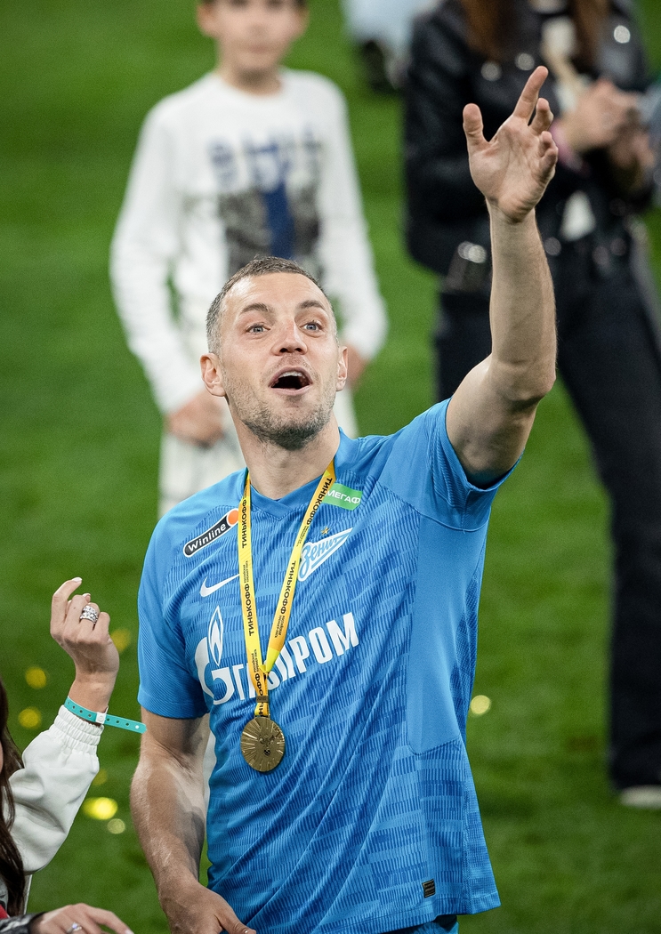 Экс-нападающий «Зенита» Дзюба прибыл в Стамбул на переговоры с «Фенербахче» Экс-нападающий «Зенита» Дзюба прибыл в Стамбул на переговоры с «Фенербахче»