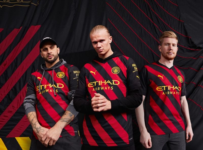 Манчестер Сити представил красно-черную форму