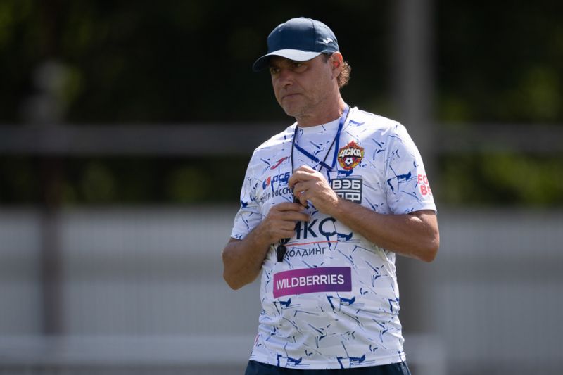 Старший тренер молодежной команды ЦСКА Ролан Гусев: Характер победителя и чемпиона — один из ключевых аспектов при переходе из юношеского футбола во взрослый Старший тренер молодежной команды ЦСКА Ролан Гусев: Характер победителя и чемпиона — один из ключевых аспектов при переходе из юношеского футбола во взрослый