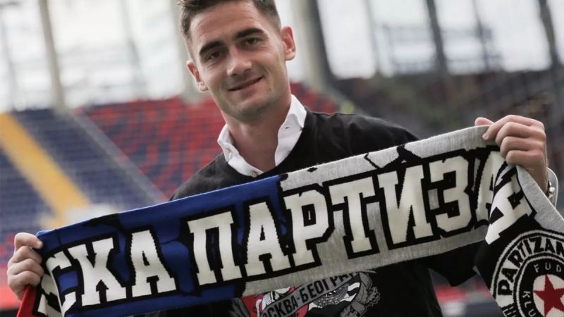 «Братство верности и чести». Фанаты ЦСКА тепло встретили новичка команды Зделара, пришедшего из «Партизана» «Братство верности и чести». Фанаты ЦСКА тепло встретили новичка команды Зделара, пришедшего из «Партизана»