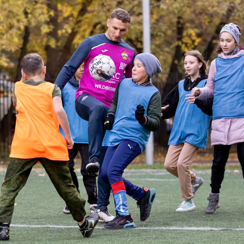 Армейский клуб приглашает школьников на «Урок ЦСКА» Армейский клуб приглашает школьников на «Урок ЦСКА»