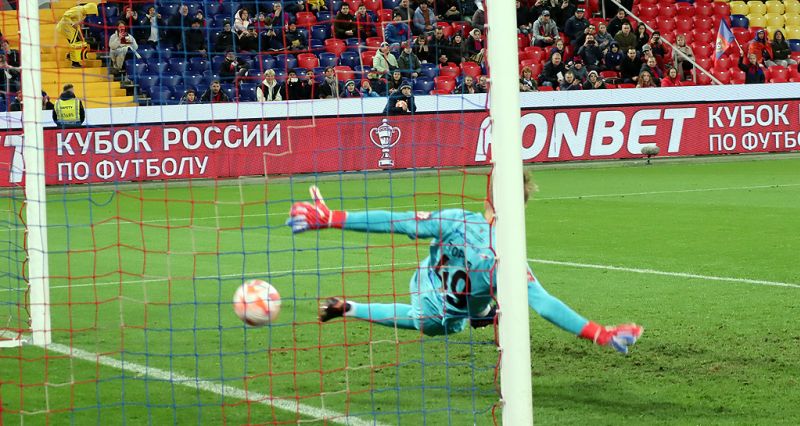 Торпедо выигрывает у ЦСКА после первого тайма благодаря голу с пенальти