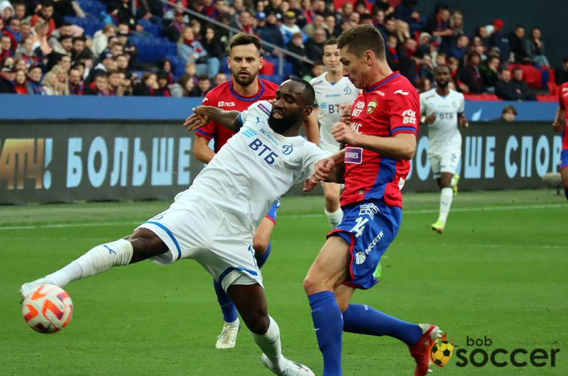 Фигуристка Евгения Медведева нанесет символический удар по мячу перед матчем Динамо - ЦСКА