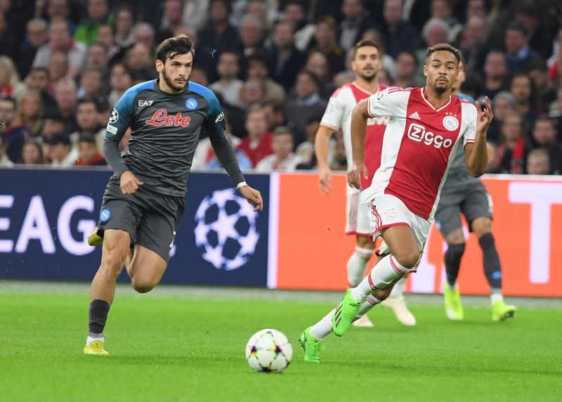 Форвард «Наполи» Хвича Кварацхелия ответил на сравнения с Диего Марадоной Форвард «Наполи» Хвича Кварацхелия ответил на сравнения с Диего Марадоной