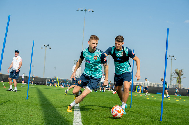 Футболисты ЦСКА Мухин и Виллиан Роша тренируются индивидуально и скоро вернутся в общую группу Футболисты ЦСКА Мухин и Виллиан Роша тренируются индивидуально и скоро вернутся в общую группу