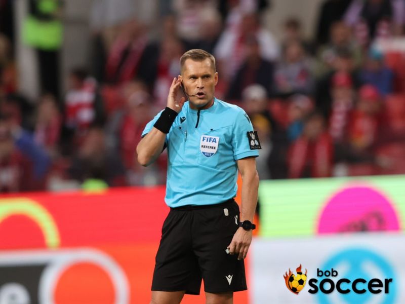 Николаев о неназначенном пенальти в ворота Спартака: Не вижу ничего спорного, Сперцян сам хватал Тавареша Николаев о неназначенном пенальти в ворота Спартака: Не вижу ничего спорного, Сперцян сам хватал Тавареша