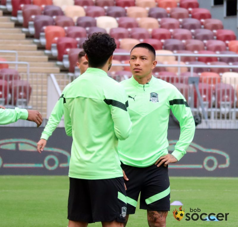 Фоторепортаж с тренировки Краснодара в Лужниках