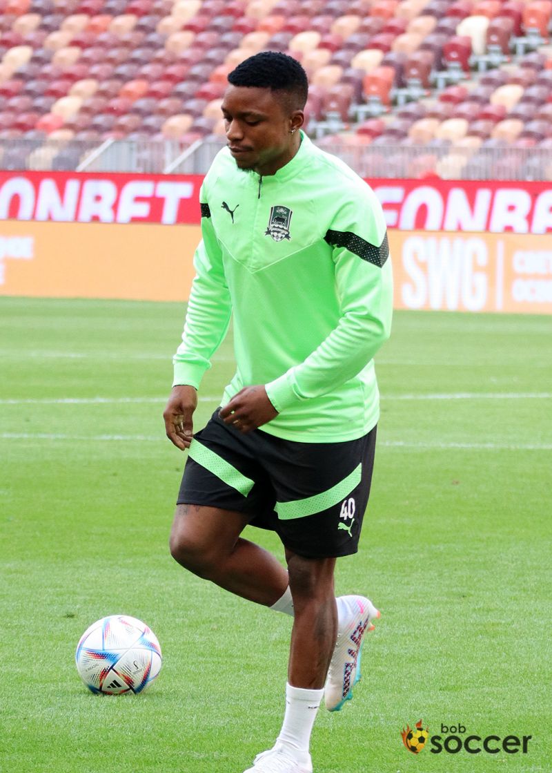 Фоторепортаж с тренировки Краснодара в Лужниках