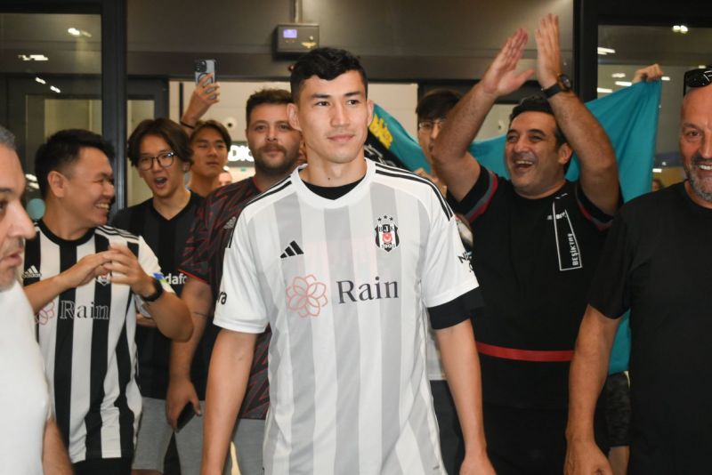 Игрок ЦСКА Зайнутдинов прибыл в Стамбул для завершения перехода в «Бешикташ»