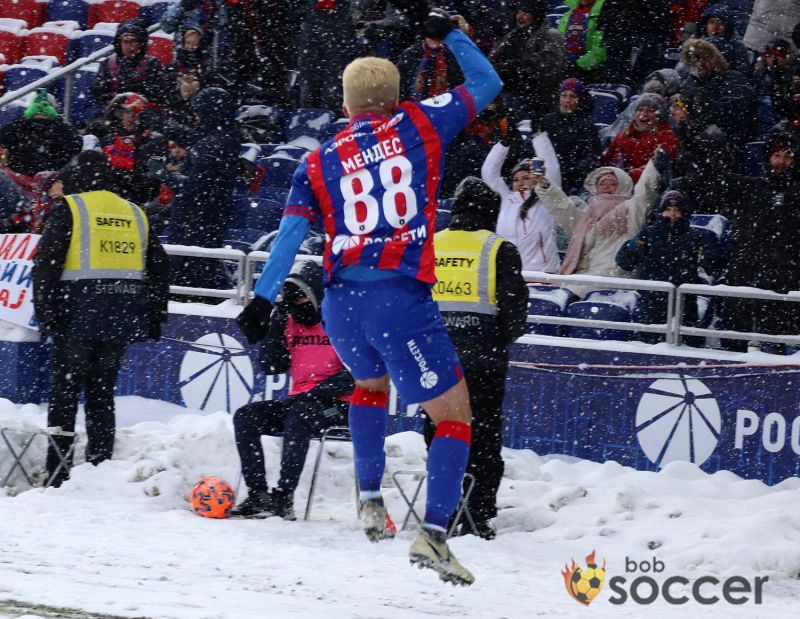 Мендес рассказал, почему прыгнул в сугроб после гола в матче ЦСКА - Ростов
