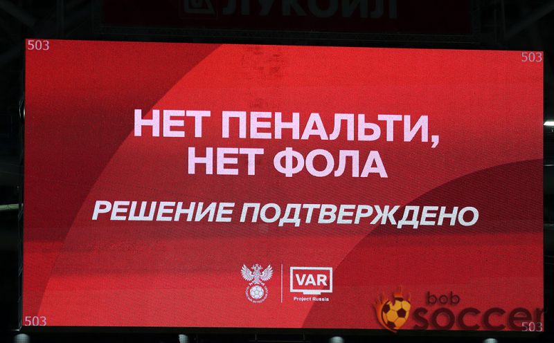 Судьи на VAR смогут выносить решения по вторым жёлтым карточкам и угловым — The Times 