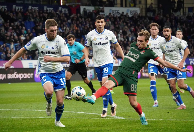 Локомотив и Динамо играют вничью после первого тайма, 2:2