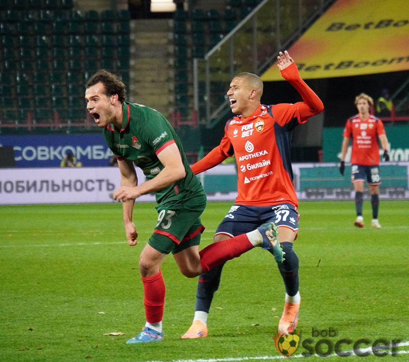 «Локомотив» со счетом 2:0 обыгрывает ЦСКА после первого тайма матча РПЛ