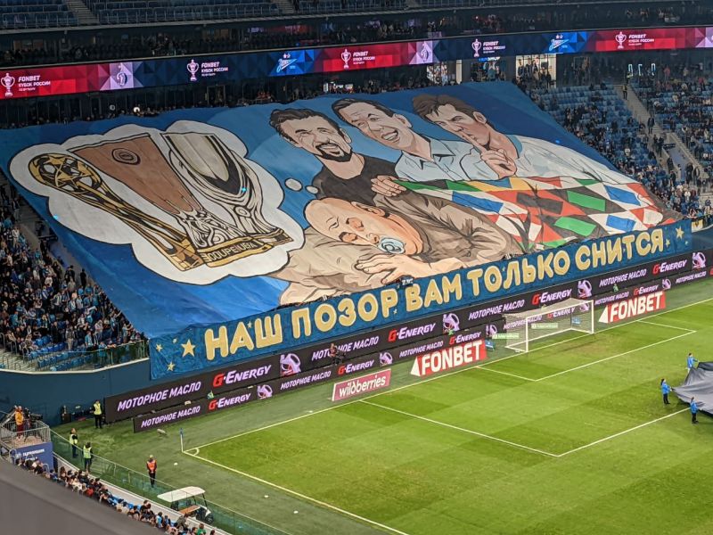 «Наш позор вам только снится». Фанаты «Зенита» ответили на оскорбительные кричалки