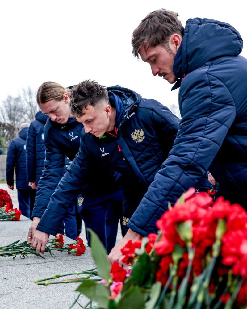 «Словами не передать атмосферу». Матвей Сафонов — о посещении Пискаревского кладбища в Санкт‑Петербурге