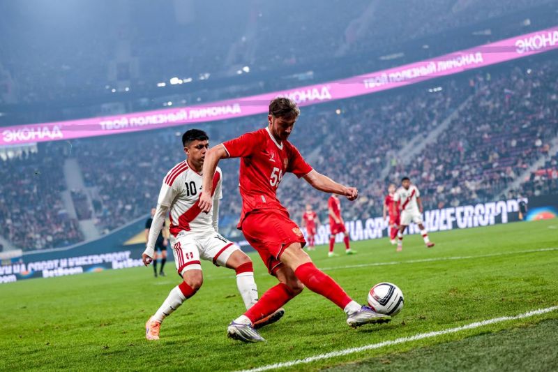 Тренер Перу Баррето пожаловался на качество газона на «Газпром Арене»