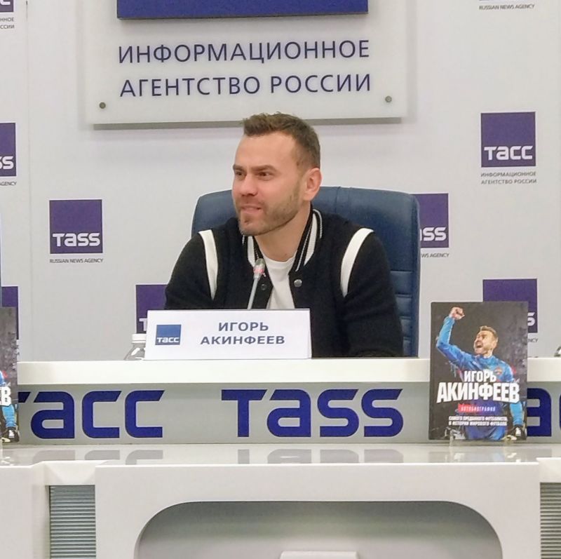 Акинфеев: советую купить книгу и почитать своими глазами, а не выдергивать из контекста 