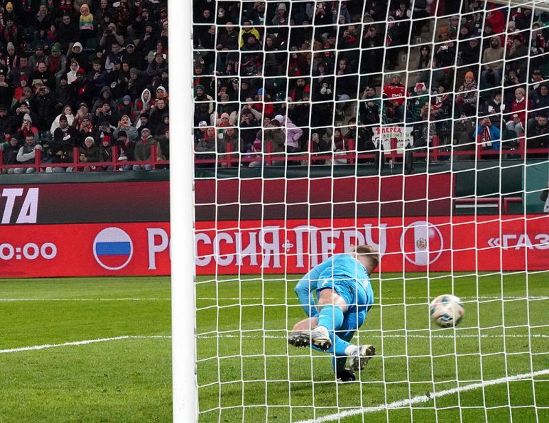 Локомотиву хватило одного гола. Фоторепортаж с матча с Оренбургом