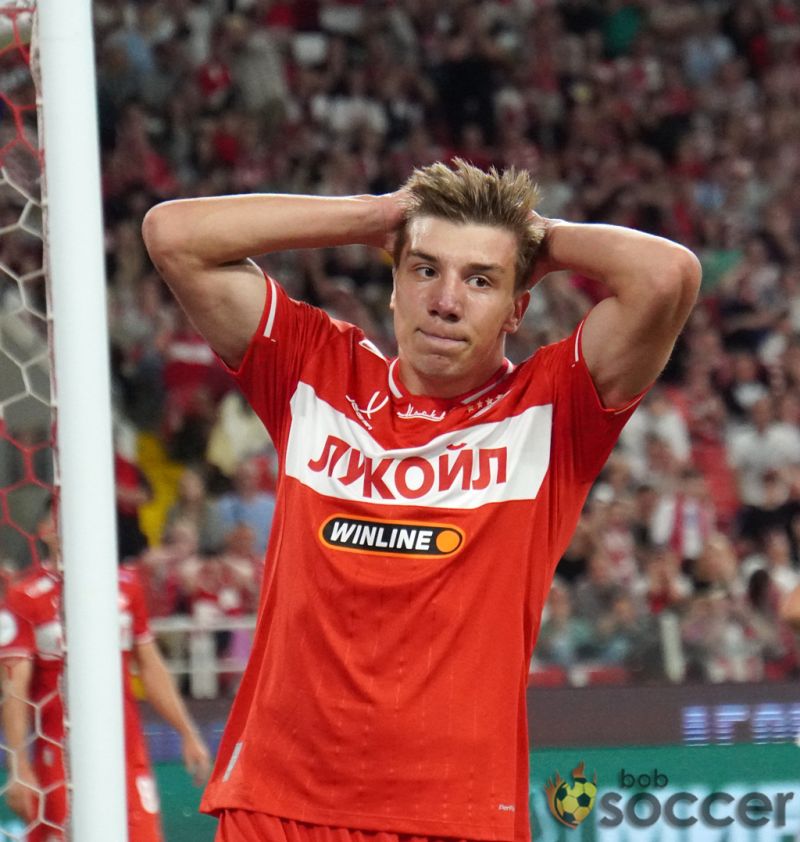 Игрок «Спартака» Дмитриев: «Когда из Второй лиги перешел в «Урал» — крышу снесло. Покупал кучу вещей»