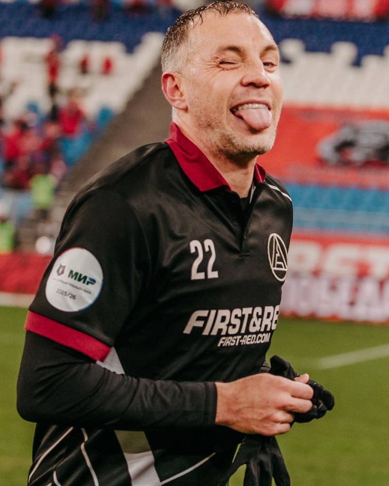 «Всем хейтерам, которые не верили в нас» - Акрон опубликовал фото с высунувшим язык Дзюбой