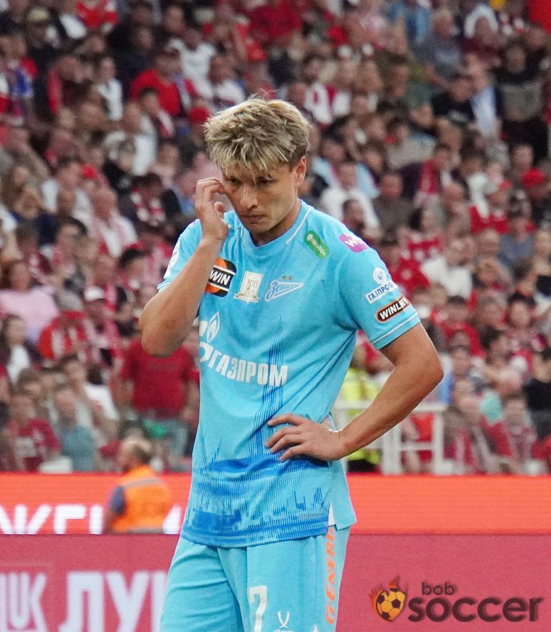 «Прикрыли рукой текст»: как в 14 лет Мостового цинично выкинули из ЦСКА