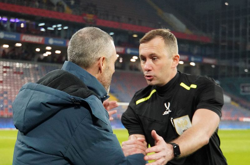 Арбитр Федотов раскритиковал правило рукопожатий тренеров и судей перед матчами РПЛ