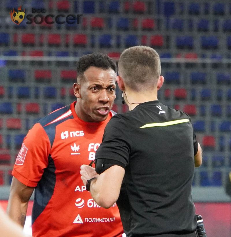 Мойзес получил красную карточку, ЦСКА остался в меньшинстве в игре с Краснодаром