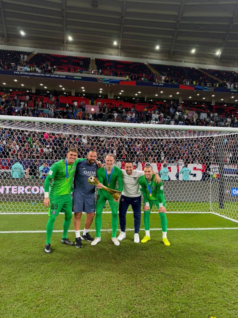 «Это вообще законно?» В «Краснодаре» отреагировали на мегаперфоманс Сафонова «Это вообще законно?» В «Краснодаре» отреагировали на мегаперфоманс Сафонова