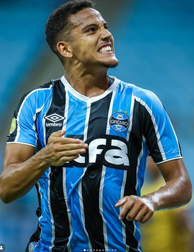 Источник: ЦСКА может подписать защитника «Гремио» Мартинса