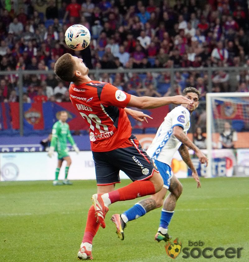 «Зенит» делает всё, чтобы обескровить соперника». Угаров – о возможном обмене Дивеева на Гонду