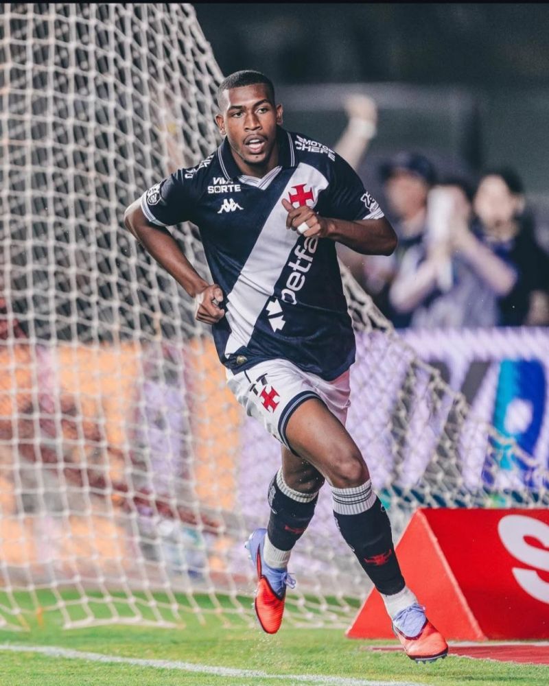 Источник: «Зенит» готов заплатить 50 миллионов евро за 19-летнего бразильца Райана Источник: «Зенит» готов заплатить 50 миллионов евро за 19-летнего бразильца Райана