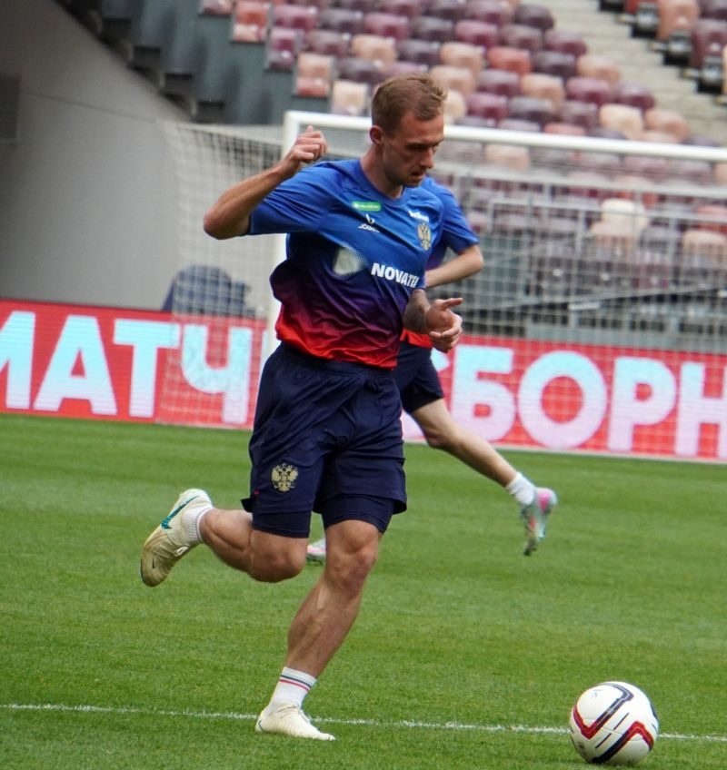 Представитель Баринова рассказал, пытался ли Ротенберг сохранить полузащитника в «Локомотиве»