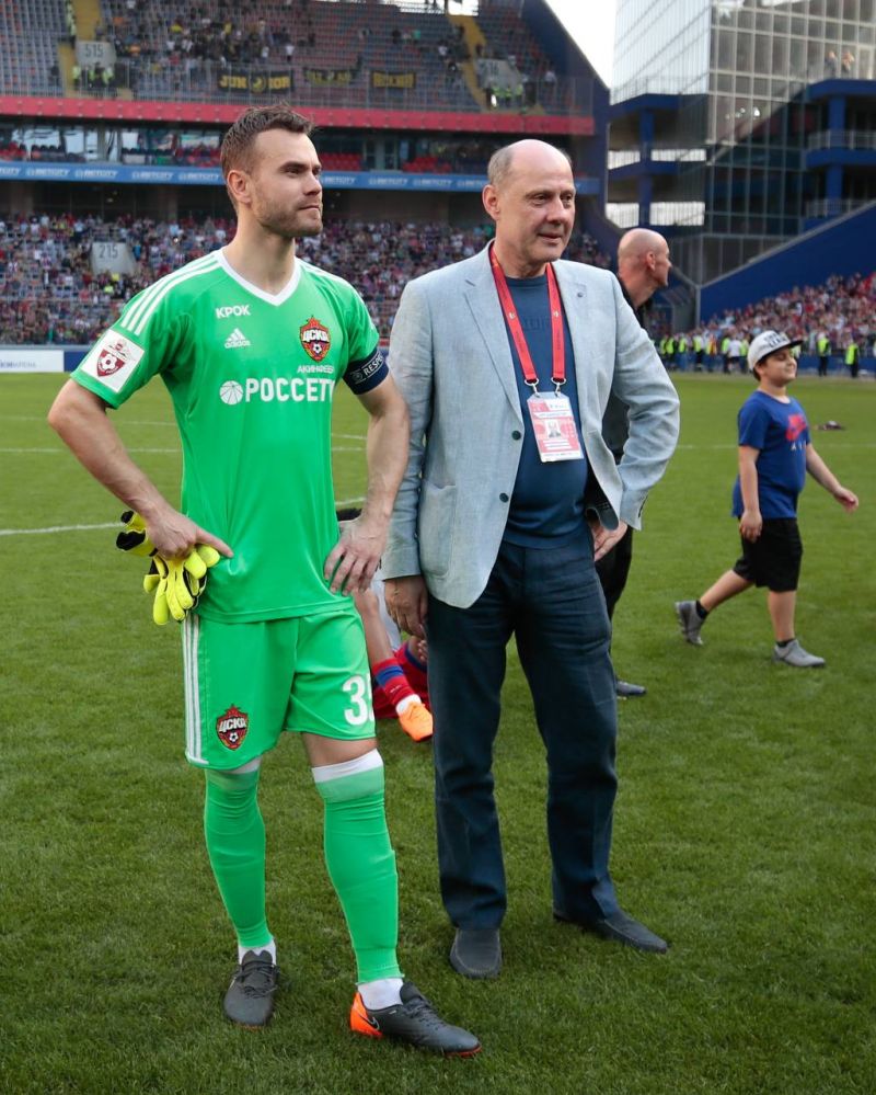 Сегодня день рождения у моего второго отца - Акинфеев поздравил Сергея Аксенова