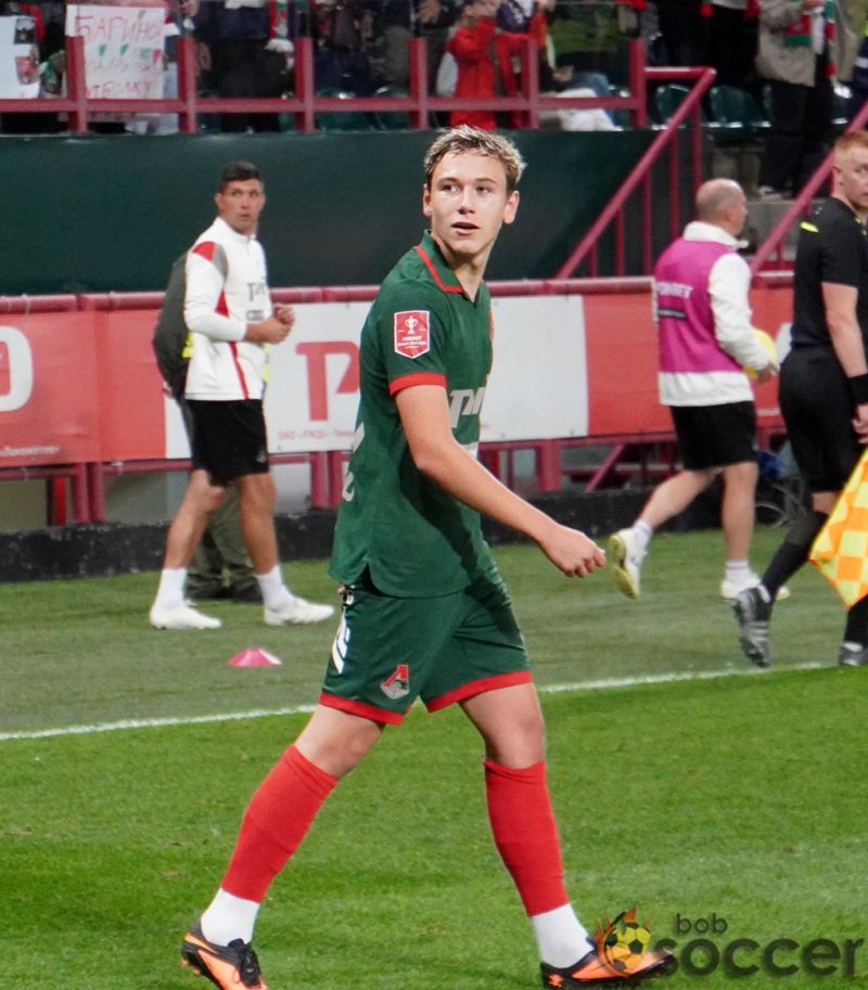 Батраков рассказал, как в Локомотиве встретили Баринова после отпуска