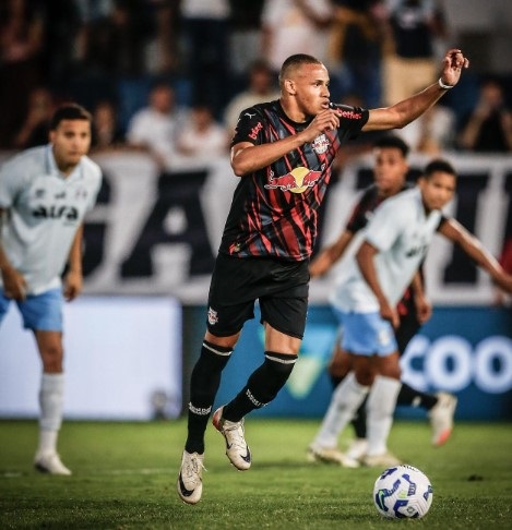 Зенит успешно завершил трансфер по переходу Джон Джона. Палмейрас получит часть выплат за игрока