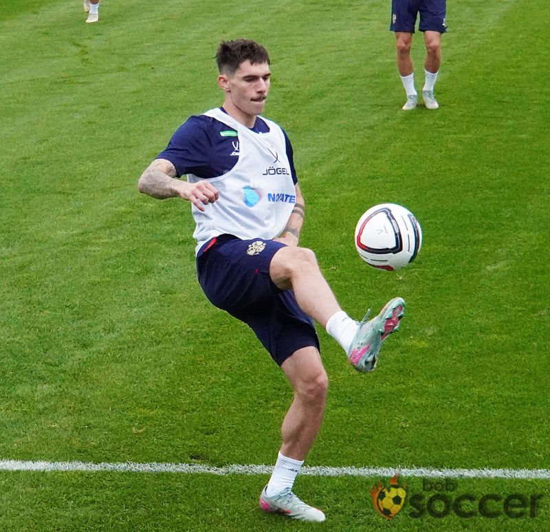 Взаимосвязи между трансферами Козлова в ЦСКА и Вахании в «Краснодар» нет, рассказал представитель футболистов