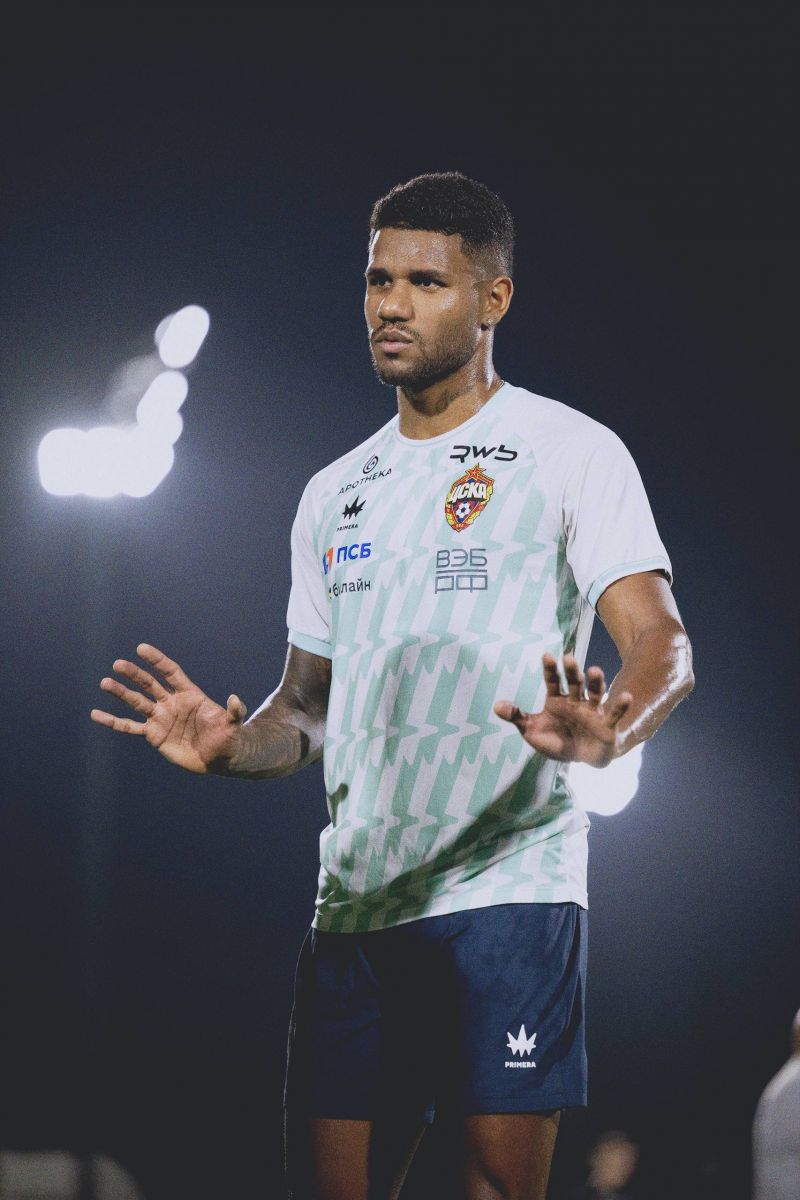 Игрок ЦСКА поддержал Винисиуса после скандала в матче Лиги чемпионов