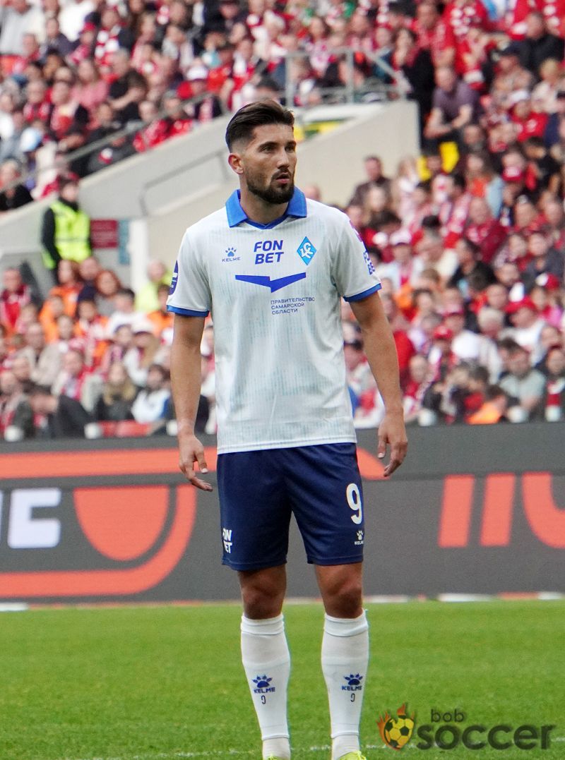 В «Крыльях Советов» приняли решение по Сутормину