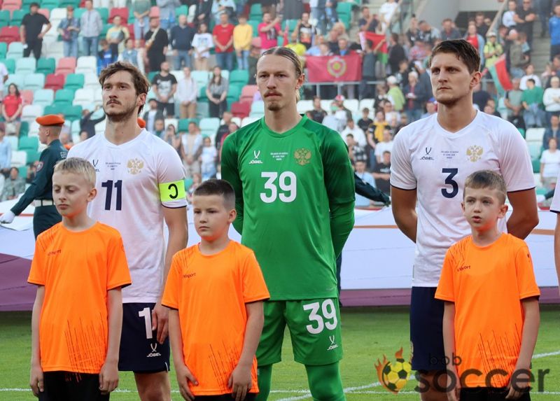 Сафонов получил высокую оценку во Франции, к нападению — претензии