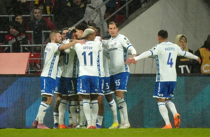 ЦСКА в меньшинстве проигрывает Динамо после первого тайма, Лусиано получил красную