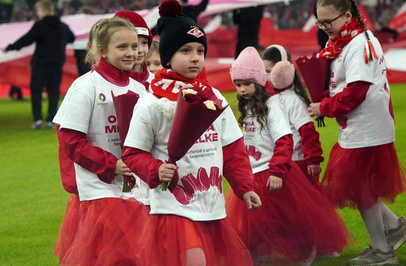 Спартак подобрался к конкурентам. Фоторепортаж с матча с Акроном