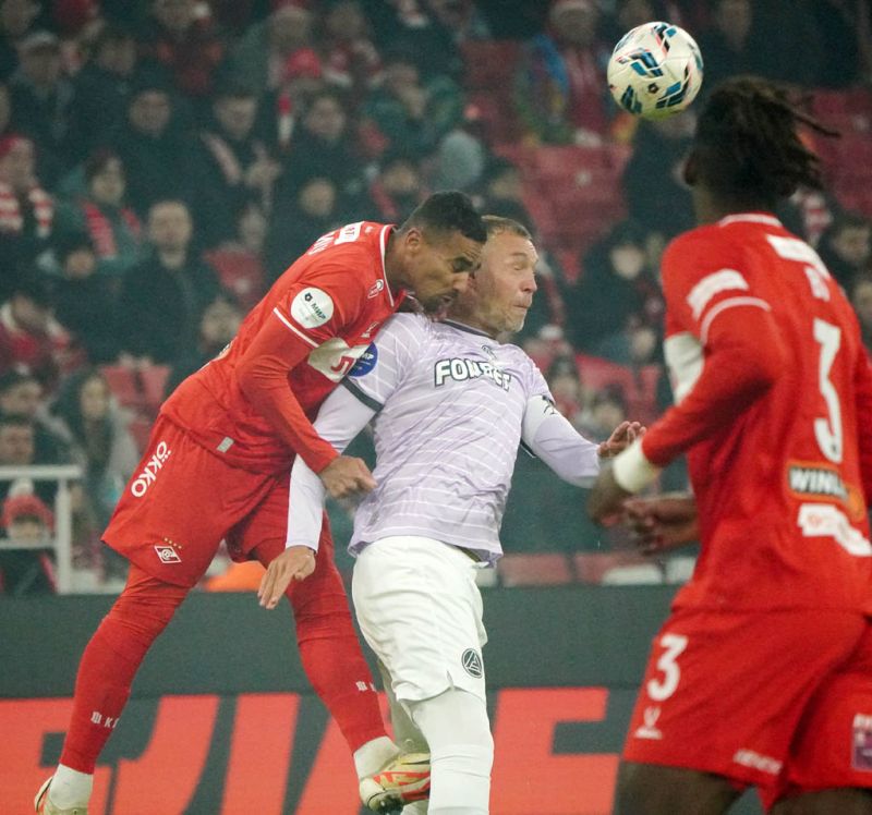 Спартак подобрался к конкурентам. Фоторепортаж с матча с Акроном