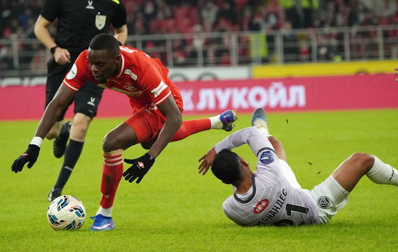 Спартак подобрался к конкурентам. Фоторепортаж с матча с Акроном