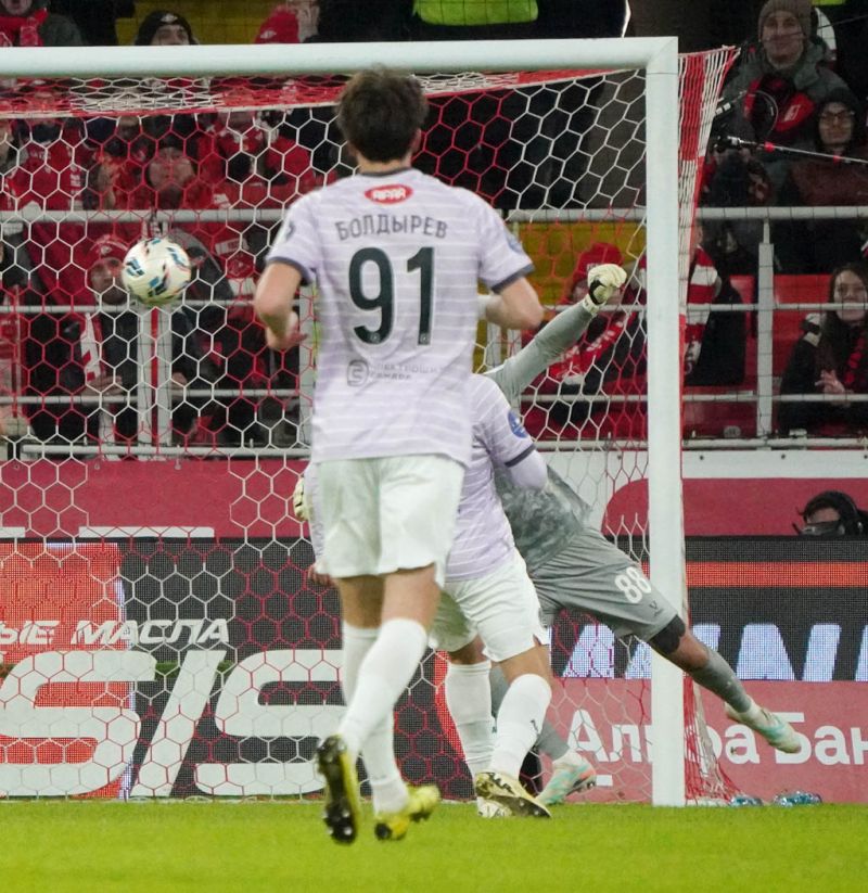 Спартак подобрался к конкурентам. Фоторепортаж с матча с Акроном