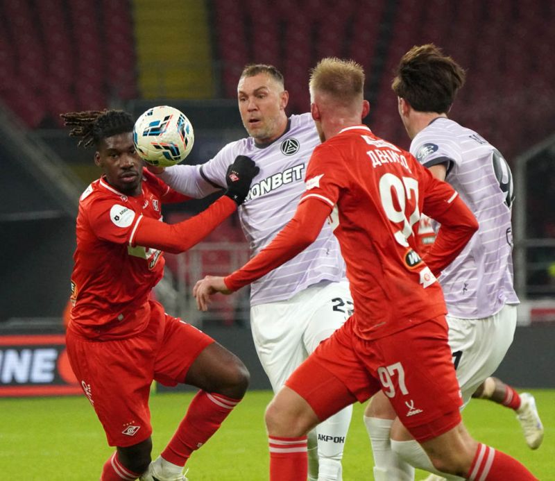 Спартак подобрался к конкурентам. Фоторепортаж с матча с Акроном