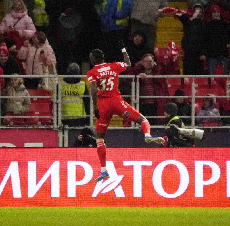 Спартак подобрался к конкурентам. Фоторепортаж с матча с Акроном